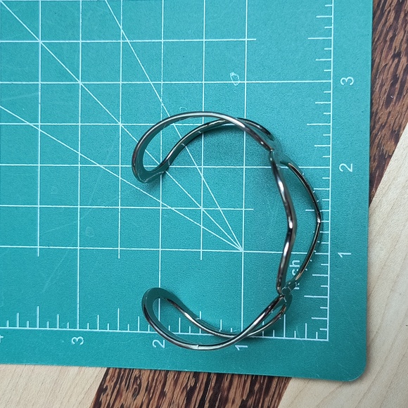 Open Cuff Bracelet Heart Silver Tone Metal Thin Small - Picture 8 of 12